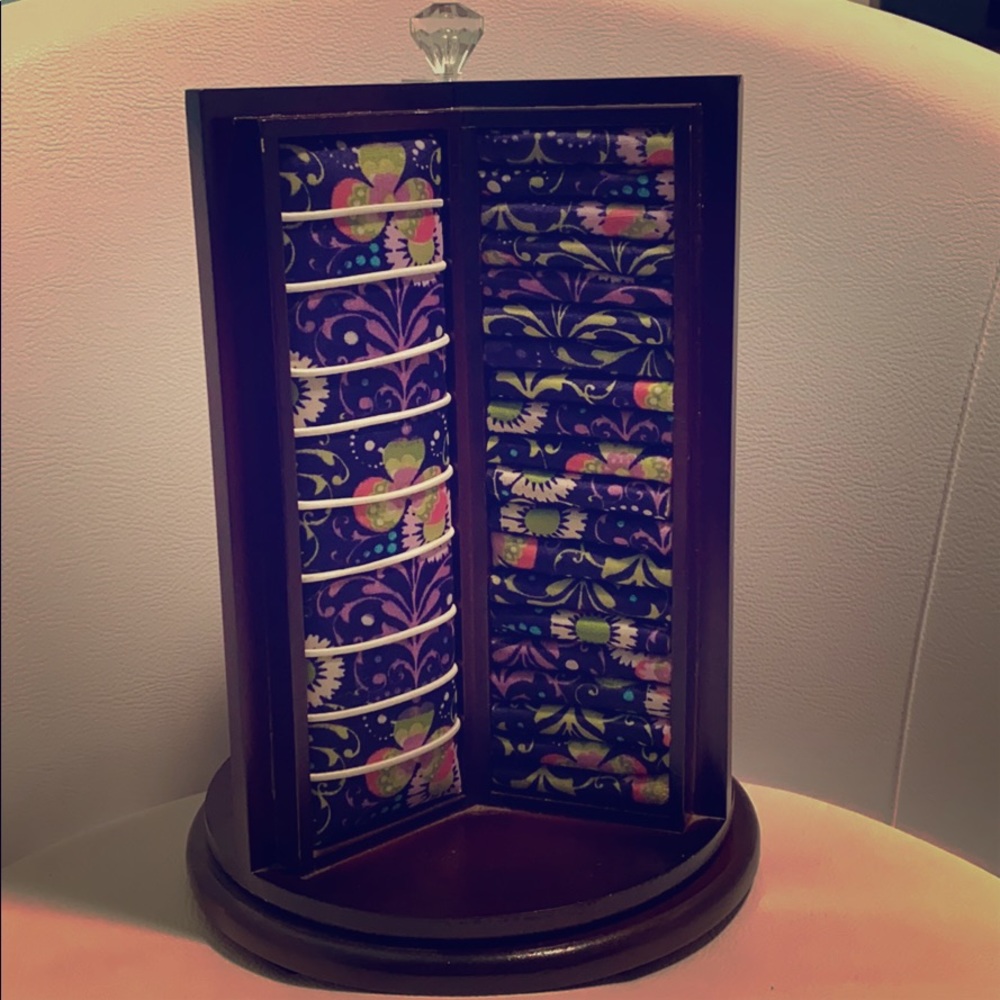 Wooden jewelry holder